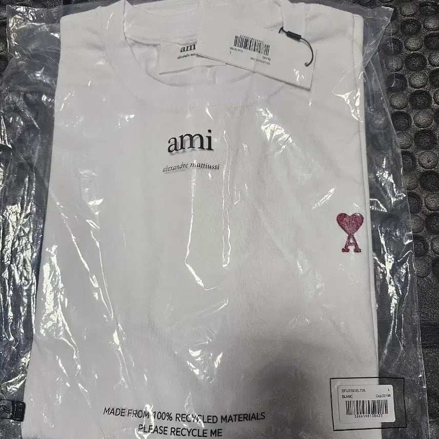 [SOLD OUT] 아미 스몰 하트 로고 긴팔 티셔츠 화이트L