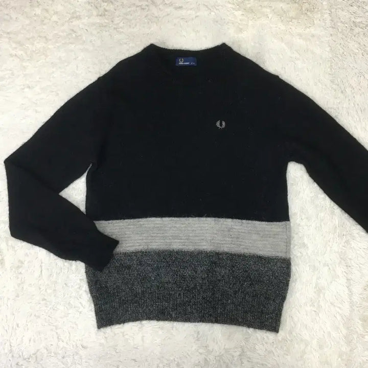 [BUNJANG] Fred Perry Round Neck Knit Sweater / 프레드페리 라운드넥니트 CC17