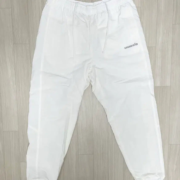 [BUNJANG] Umbro Training Pants White 85 / 엄브로 트레이닝 팬츠 화이트 85 새상품