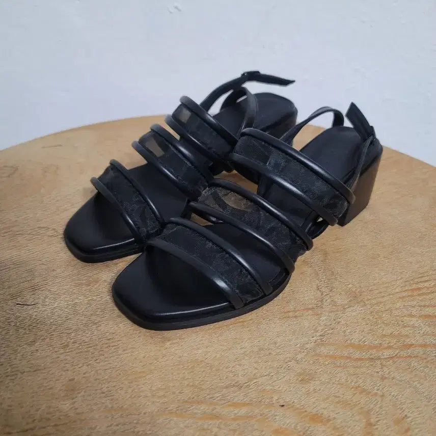 [SOLD OUT] 블랙 힐 샌들 스트랩 뮬 슈즈