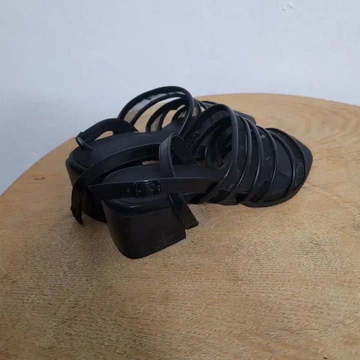 [SOLD OUT] 블랙 힐 샌들 스트랩 뮬 슈즈