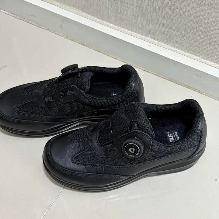 [SOLD OUT] 로투스 다이얼 운동화240 (새상품)