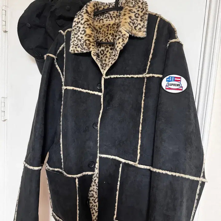 [SOLD OUT] 슈프림 리버서블 퍼 스웨이드 레오파드 코트