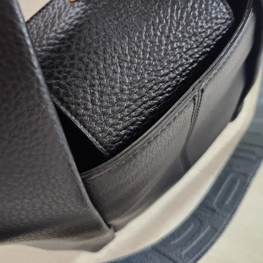 [BUNJANG] melo Fiorentino Black Leather Tote Bag / melo 멜로 피오렌티노 블랙 소가죽 토트백