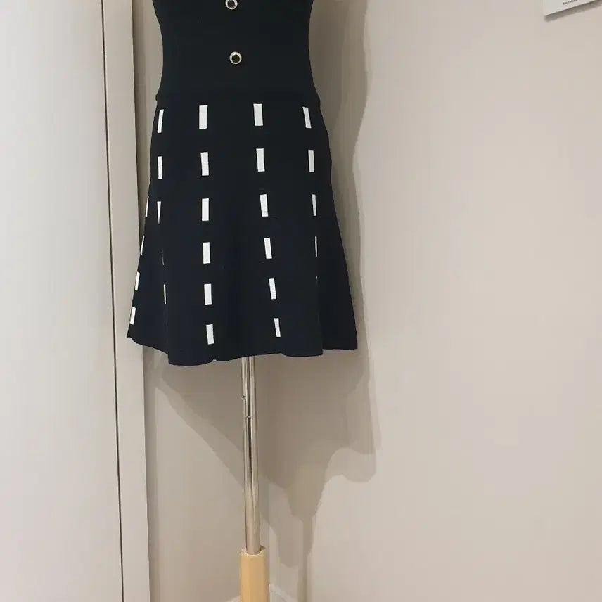 [BUNJANG] Black Knit Sleeveless Mini Dress / 니트 슬리브리스 미니 원피스 블랙