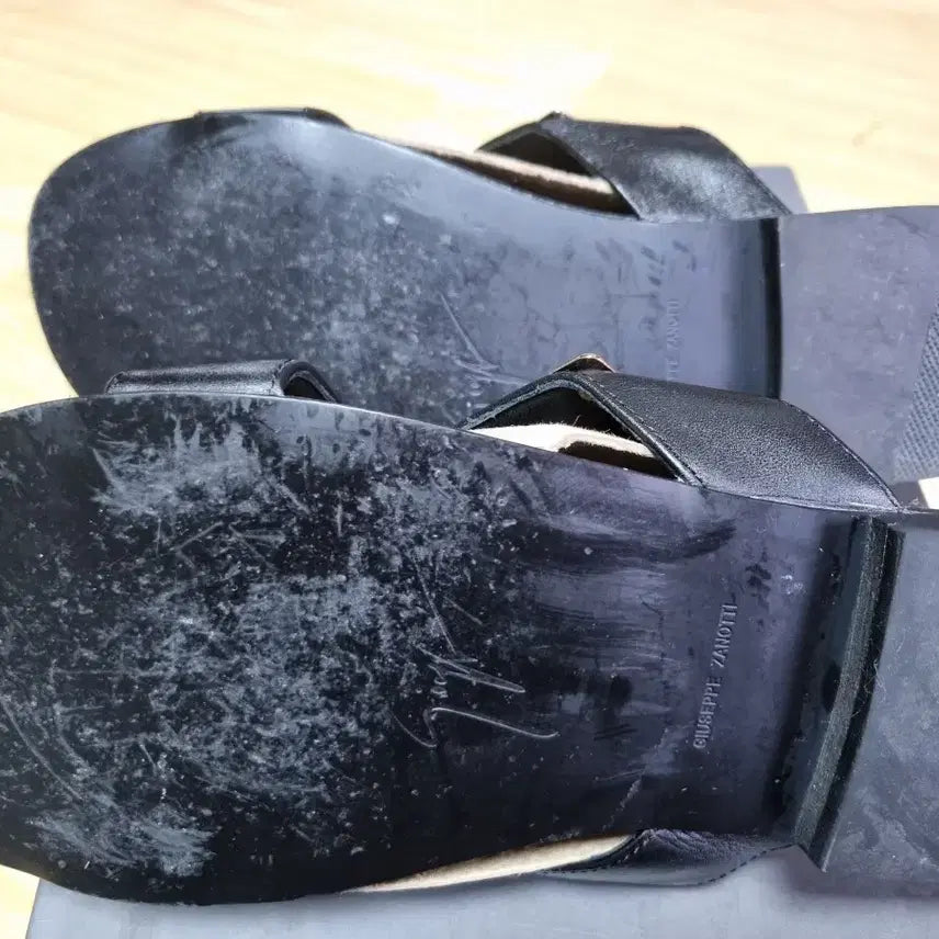 [BUNJANG] Giuseppe Zanotti Black/Gold Slippers / 쥬세페자노티 블랙/골드 슬리퍼