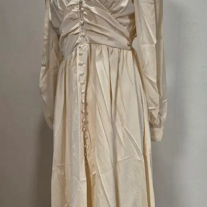 [BUNJANG] Ivory Long Button Detail Dress (55-66) / 아이보리 롱 원피스 버튼 디테일 55-66 op7