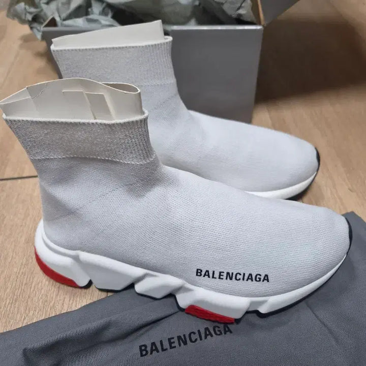 [BUNJANG] Balenciaga Speedrunner Sneakers White/Red / 발렌시아가 스피드러너 스니커즈 화이트/레드
