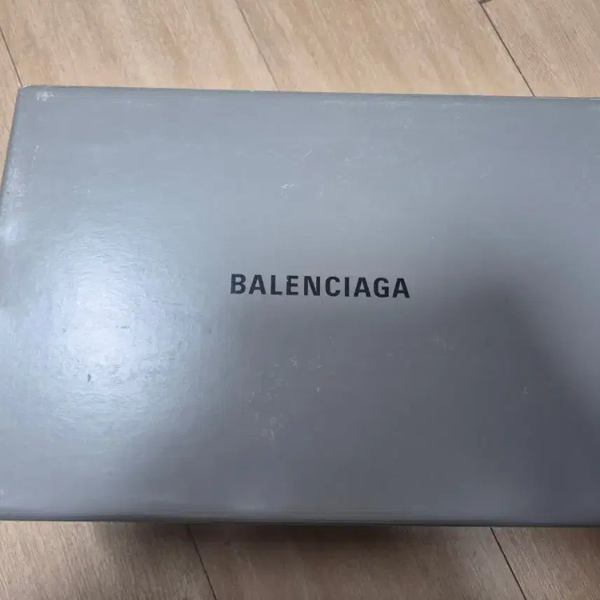 [BUNJANG] Balenciaga Speedrunner Sneakers White/Red / 발렌시아가 스피드러너 스니커즈 화이트/레드