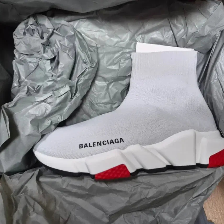 [BUNJANG] Balenciaga Speedrunner Sneakers White/Red / 발렌시아가 스피드러너 스니커즈 화이트/레드