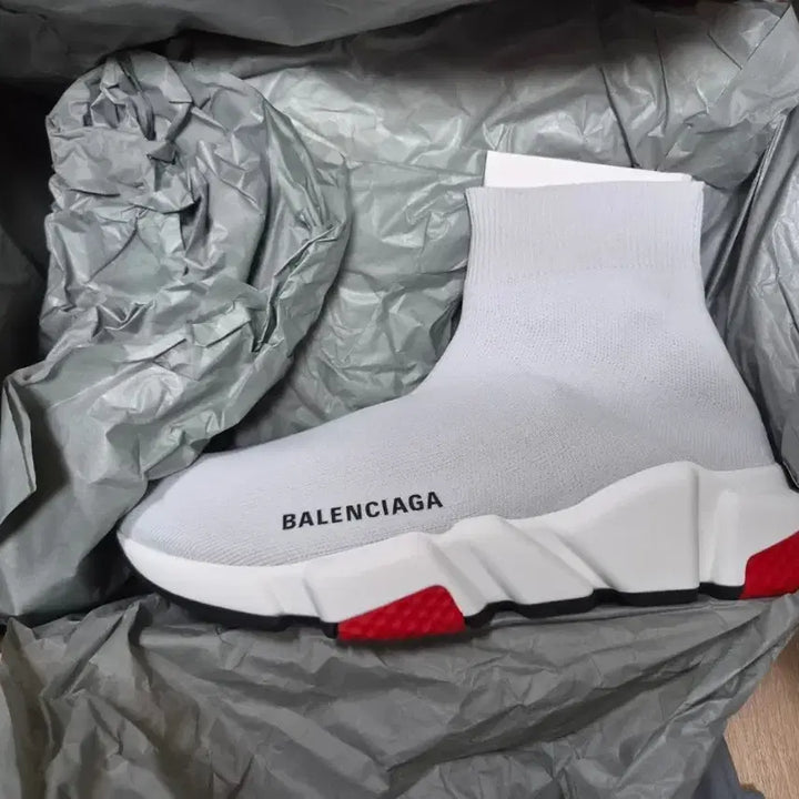 [BUNJANG] Balenciaga Speedrunner Sneakers White/Red / 발렌시아가 스피드러너 스니커즈 화이트/레드