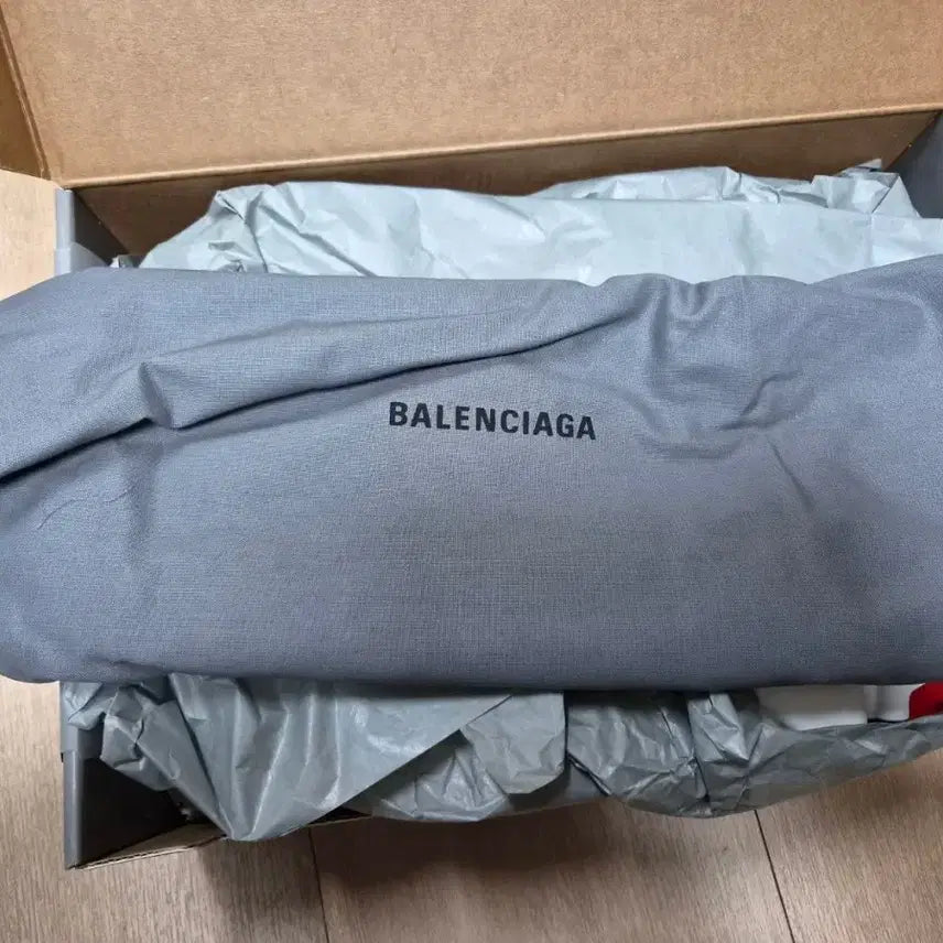 [BUNJANG] Balenciaga Speedrunner Sneakers White/Red / 발렌시아가 스피드러너 스니커즈 화이트/레드