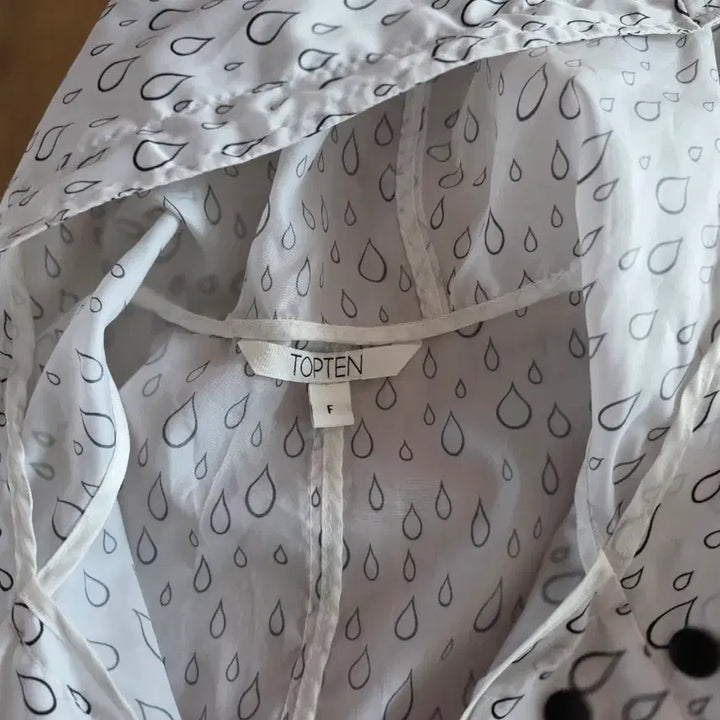 [BUNJANG] Topten Waterdrop Pattern Transparent Raincoat / 탑텐물방울 패턴 투명 레인코트 후드형