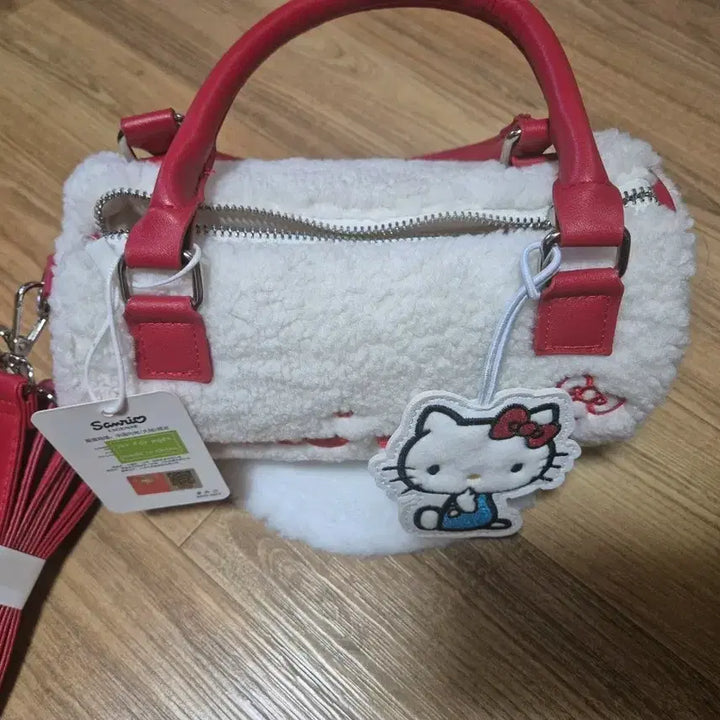 [SOLD OUT] 새상품)산리오 헬로키티 뽀글이 크로스백 가방 토트백