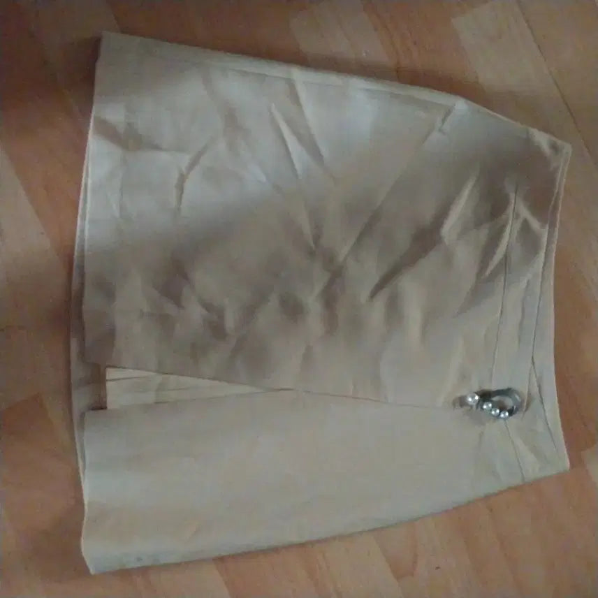 [BUNJANG] Kenneth Lady Beige Pearl Embellished Skirt / 연한계란색스커트 진주 장식