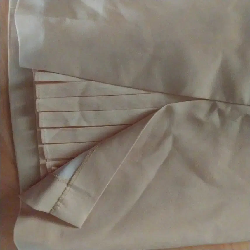 [BUNJANG] Kenneth Lady Beige Pearl Embellished Skirt / 연한계란색스커트 진주 장식