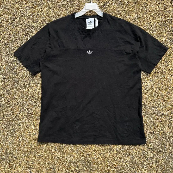 [SOLD OUT] 아디다스 블랙 반팔티