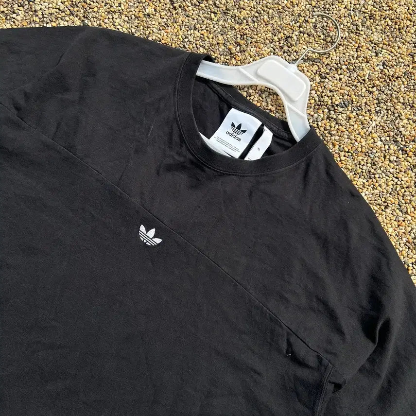 [SOLD OUT] 아디다스 블랙 반팔티