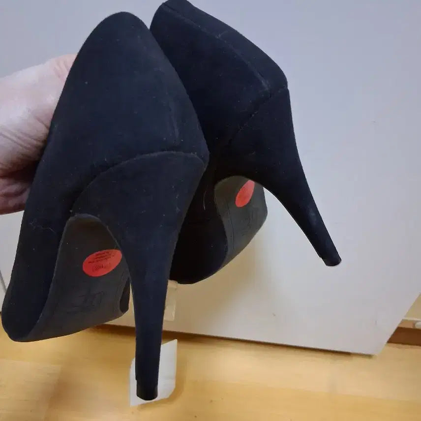 [BUNJANG] Zara Suede Black High Heels (Size 38) / 새상품 자라 스웨이드 블랙 하이힐 38 245