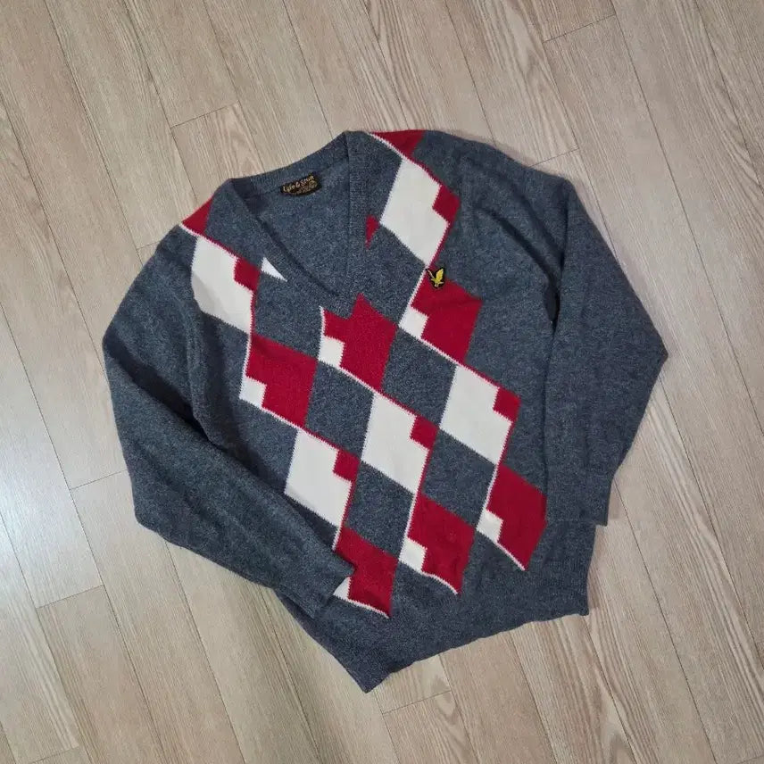 [BUNJANG] Lyle &amp; Scott Charcoal Gray Argyle V-neck Knit Sweater / 라일앤스콧 차콜 그레이 아가일 브이넥 니트