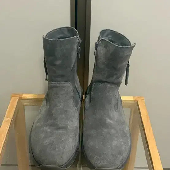 [SOLD OUT] 마리아꾸르끼 스웨이드 앵클 부츠 그레이 245-250
