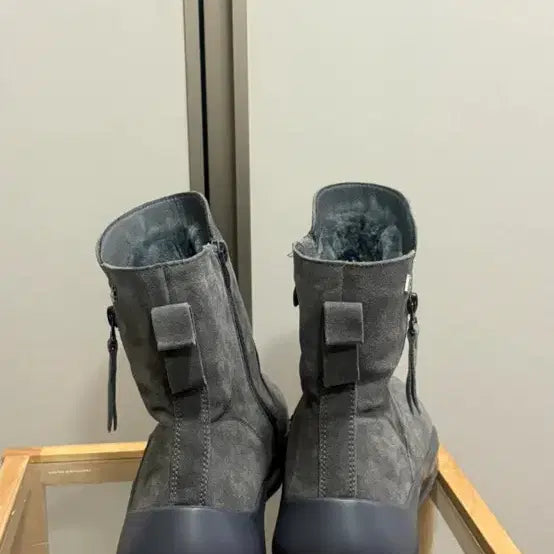 [SOLD OUT] 마리아꾸르끼 스웨이드 앵클 부츠 그레이 245-250