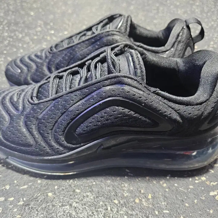 [BUNJANG] Nike Air Max 720 Black Sneakers / (W) 나이키 에어맥스 720 블랙 250mm
