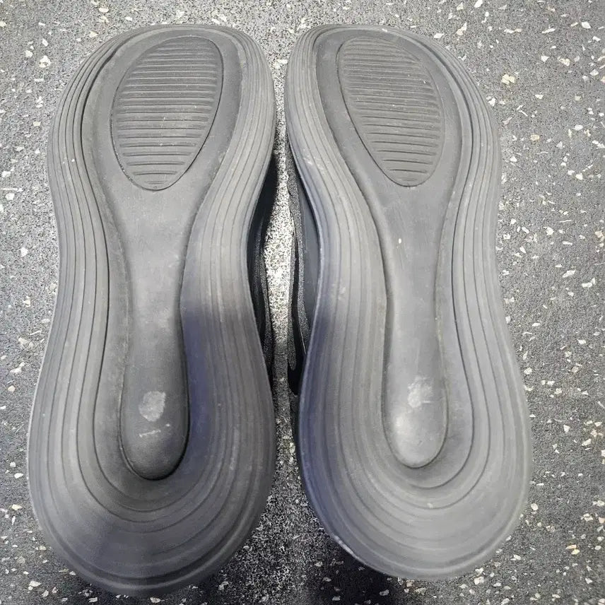 [BUNJANG] Nike Air Max 720 Black Sneakers / (W) 나이키 에어맥스 720 블랙 250mm
