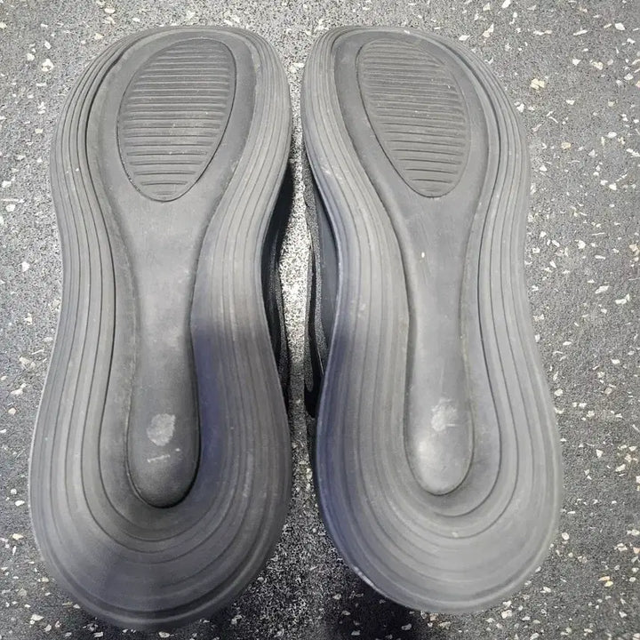 [BUNJANG] Nike Air Max 720 Black Sneakers / (W) 나이키 에어맥스 720 블랙 250mm