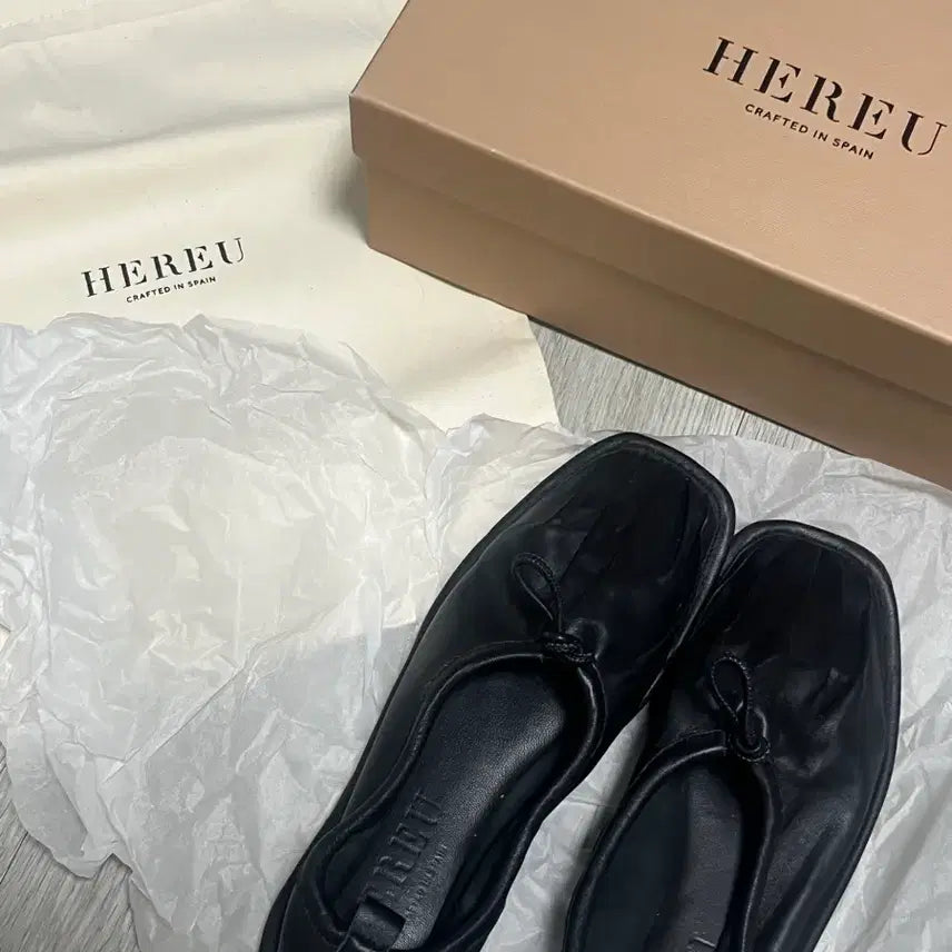 [SOLD OUT] HEREU 헤레우 플랫슈즈 블랙 35