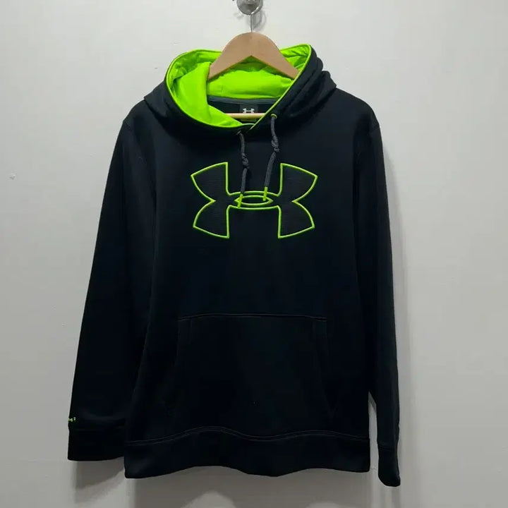 [BUNJANG] Under Armour Black Hoodie Fluorescent Logo M / 언더아머 블랙 후드티 형광색 로고 M