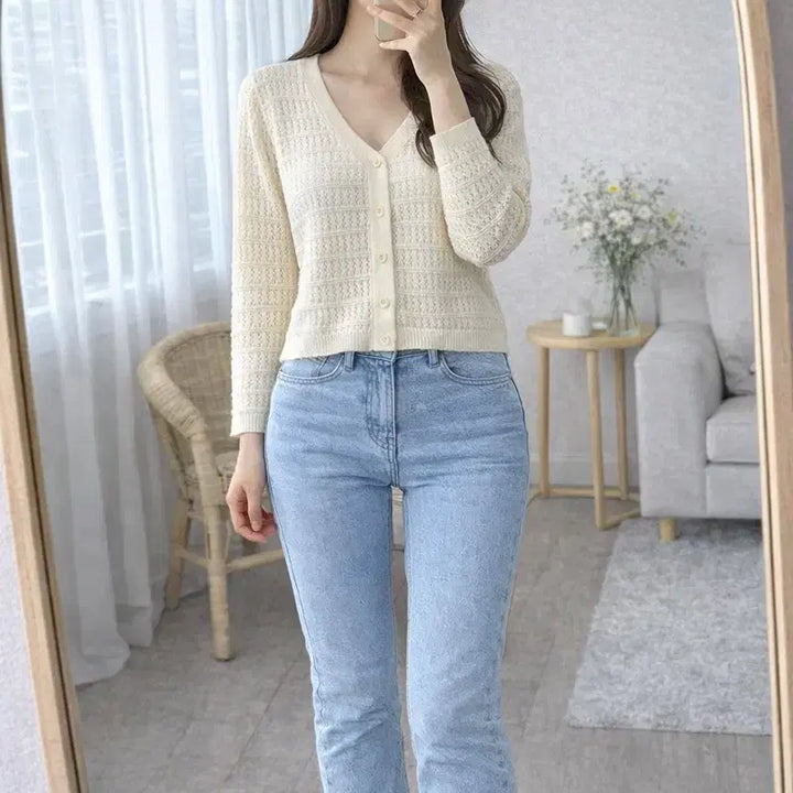[BUNJANG] Ivory Punching Knit V-neck Crop Cardigan / 아이보리 펀칭 니트 가디건 브이넥 크롭 여리핏 (2025년 제작)