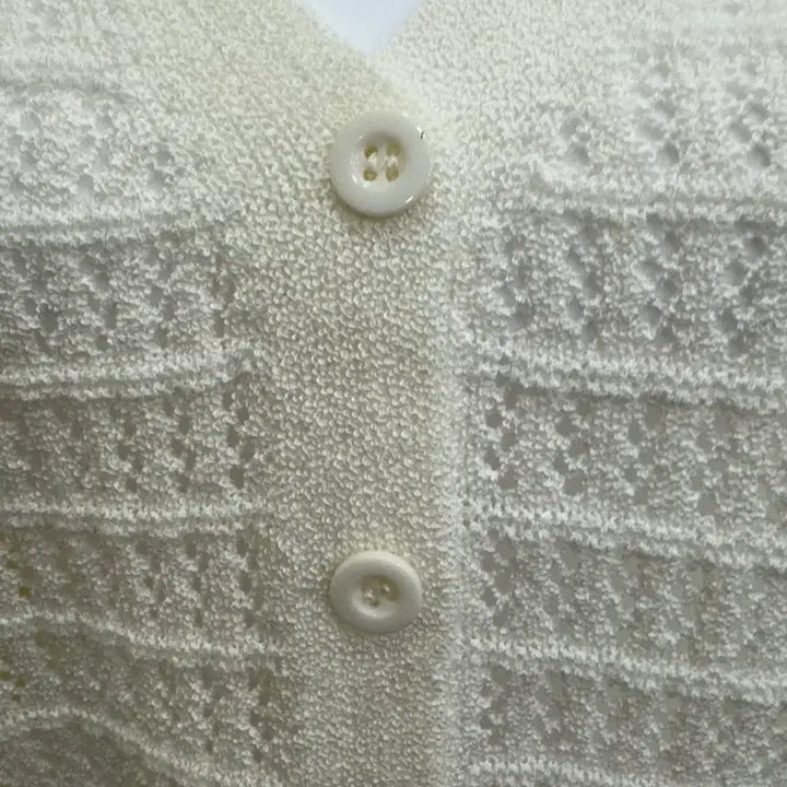 [BUNJANG] Ivory Punching Knit V-neck Crop Cardigan / 아이보리 펀칭 니트 가디건 브이넥 크롭 여리핏 (2025년 제작)