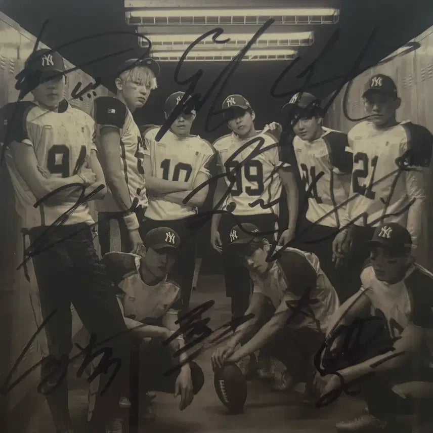 [BUNJANG] EXO Love Me Right Signed Album / 비매 엑소 EXO 럽미라잇 love me right 친필 싸인 사인 앨범