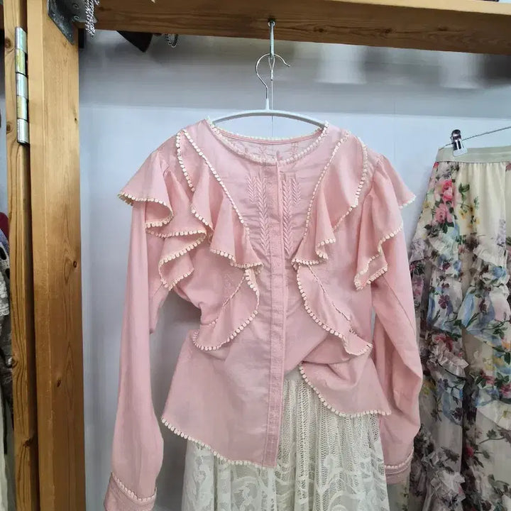 [BUNJANG] Lilly Brown Frill Embroidered Blouse / 릴리브라운 프릴자수 블라우스