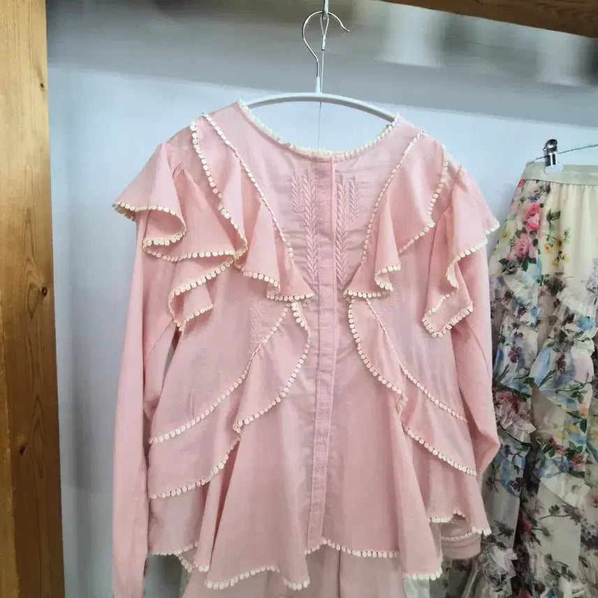 [BUNJANG] Lilly Brown Frill Embroidered Blouse / 릴리브라운 프릴자수 블라우스