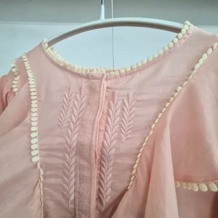 [BUNJANG] Lilly Brown Frill Embroidered Blouse / 릴리브라운 프릴자수 블라우스