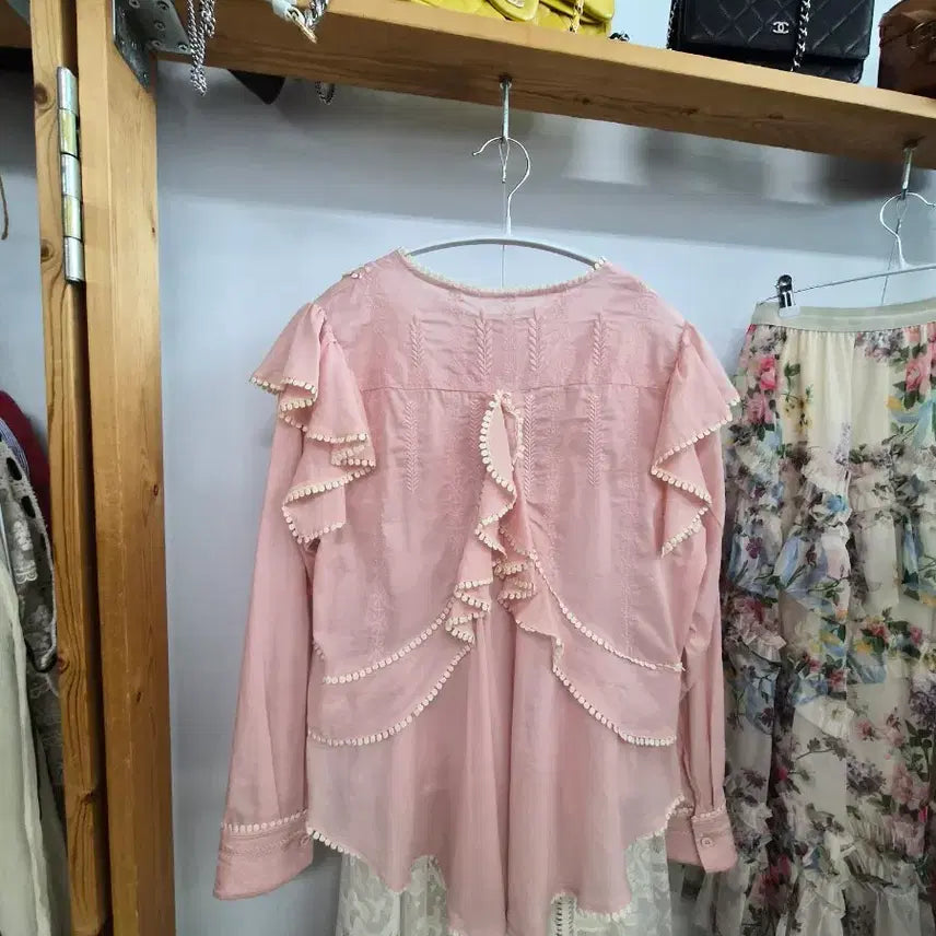 [BUNJANG] Lilly Brown Frill Embroidered Blouse / 릴리브라운 프릴자수 블라우스