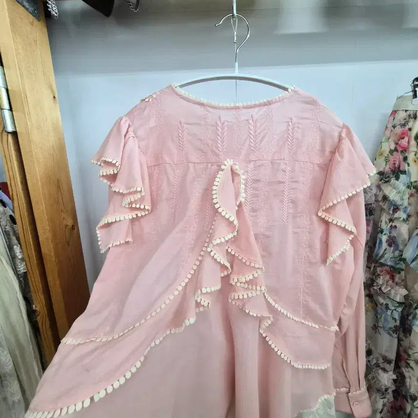[BUNJANG] Lilly Brown Frill Embroidered Blouse / 릴리브라운 프릴자수 블라우스