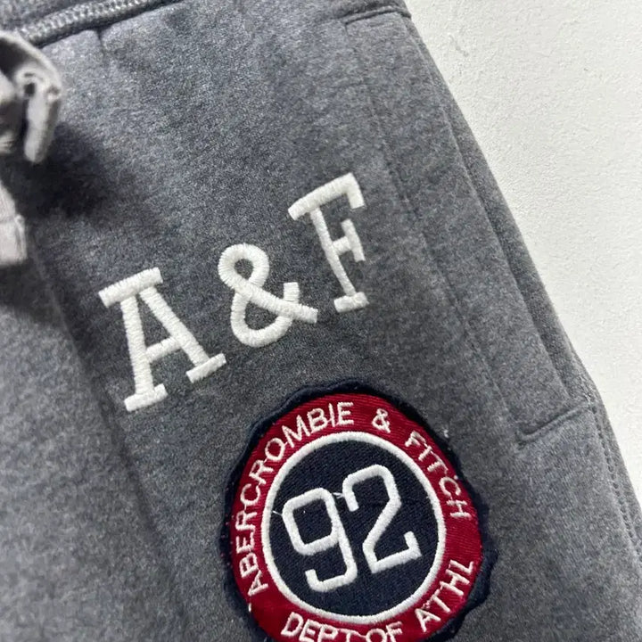[BUNJANG] Abercrombie &amp; Fitch Gray Training Pants S / 아베크롬비 A&amp;F 그레이 트레이닝 바지 S