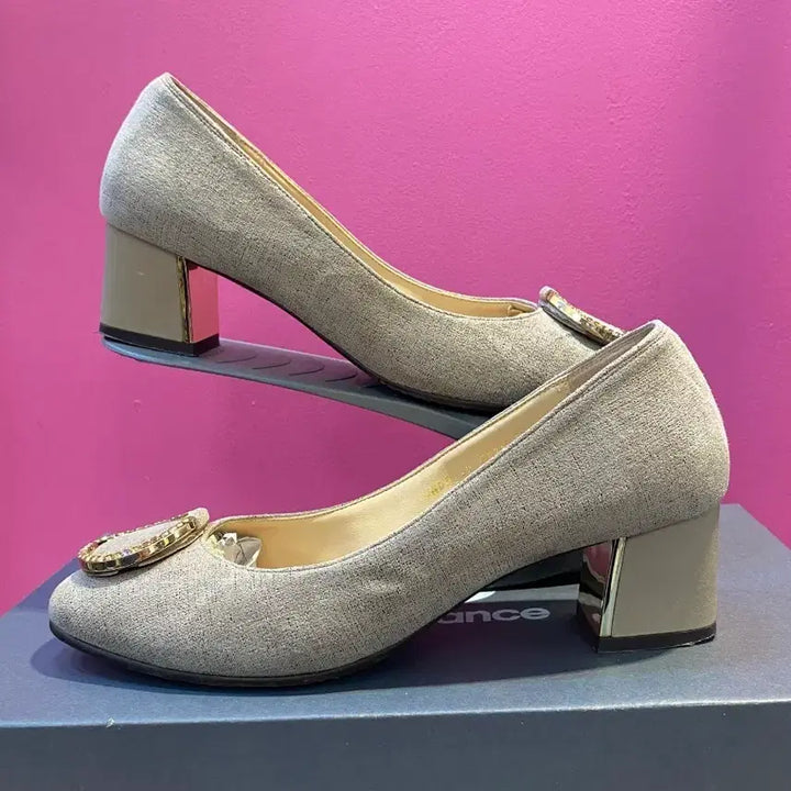 [BUNJANG] Kumkang Renoir Cubic Pumps 245mm / 금강Renoir 큐빅 펌프스 245mm