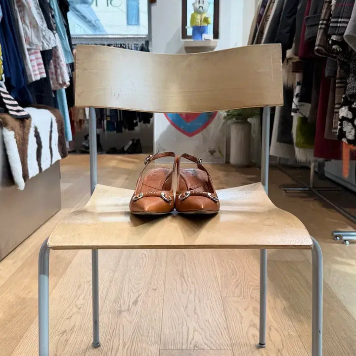 [SOLD OUT] 크리스찬 디올 브라운 슬링백 힐