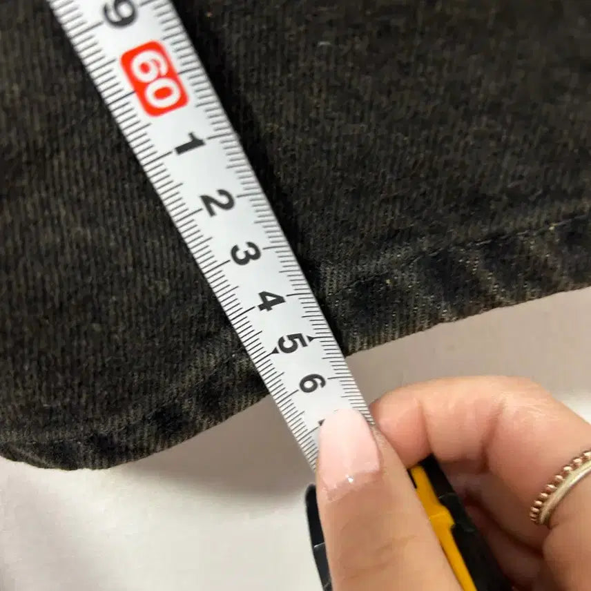 [BUNJANG] Black Wide Denim Shorts with Waist Band - Size 2 / 워싱 블랙 와이드  데님 반바지 허리밴딩 2사이즈