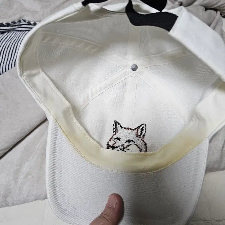 [BUNJANG] Maison Kitsune Fox Embroidered Ball Cap White / 메종키츠네 폭스 자수 볼캡 화이트