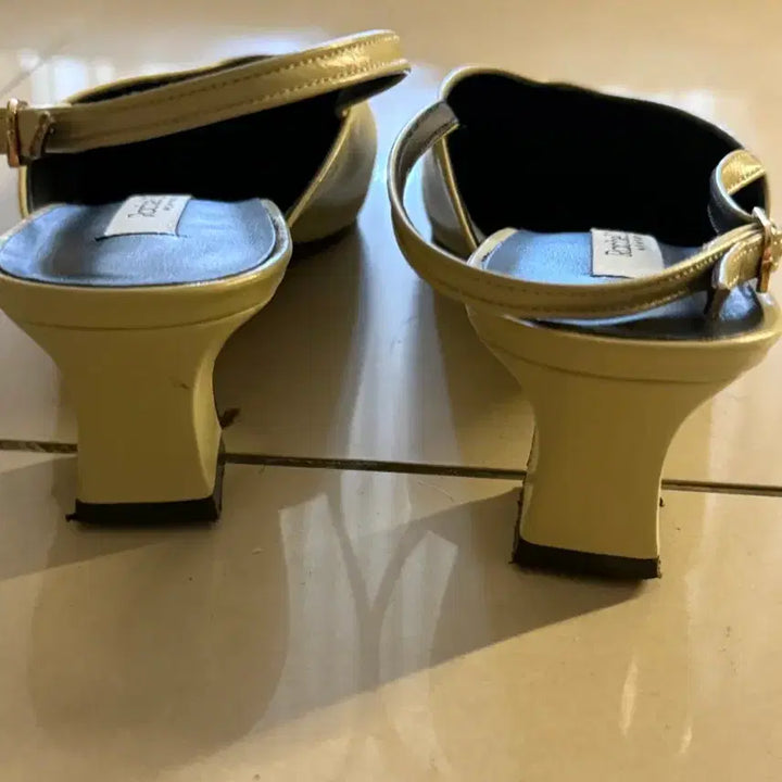 [BUNJANG] 레이첼콕스 펌프스 미드힐4cm 235 / 레이첼콕스 펌프스 미드힐4cm 235