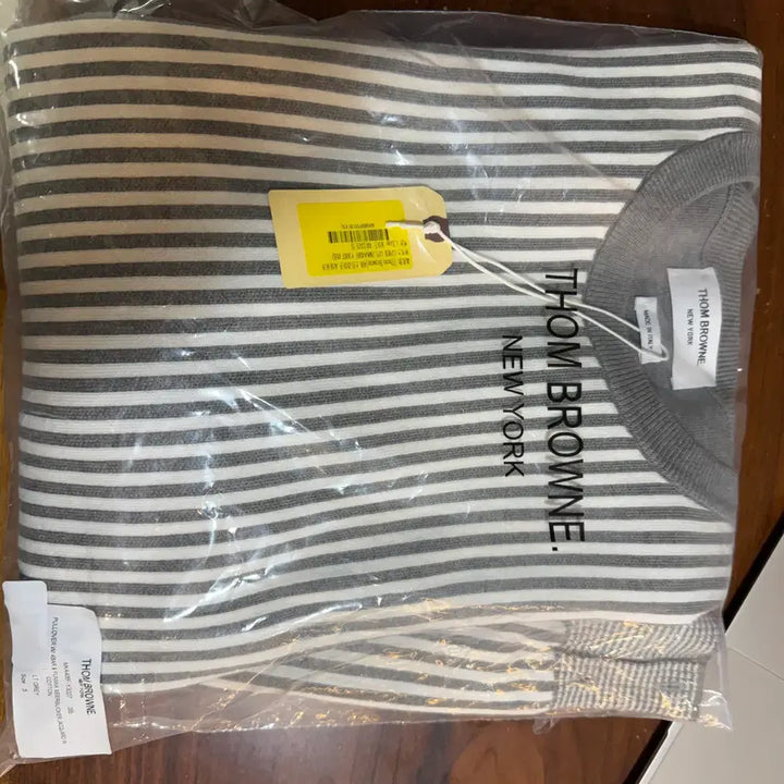 [SOLD OUT] 톰브라운 4바 스트라이프 시어서커 펀믹스 디테일 니트 5사이즈