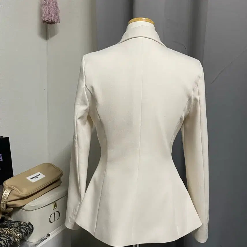 [BUNJANG] Tailored Ivory Princess Line Jacket / 새제품)허리잘록 테일러드 자켓 프린세스 라인 자켓 김연아 자켓 하객룩
