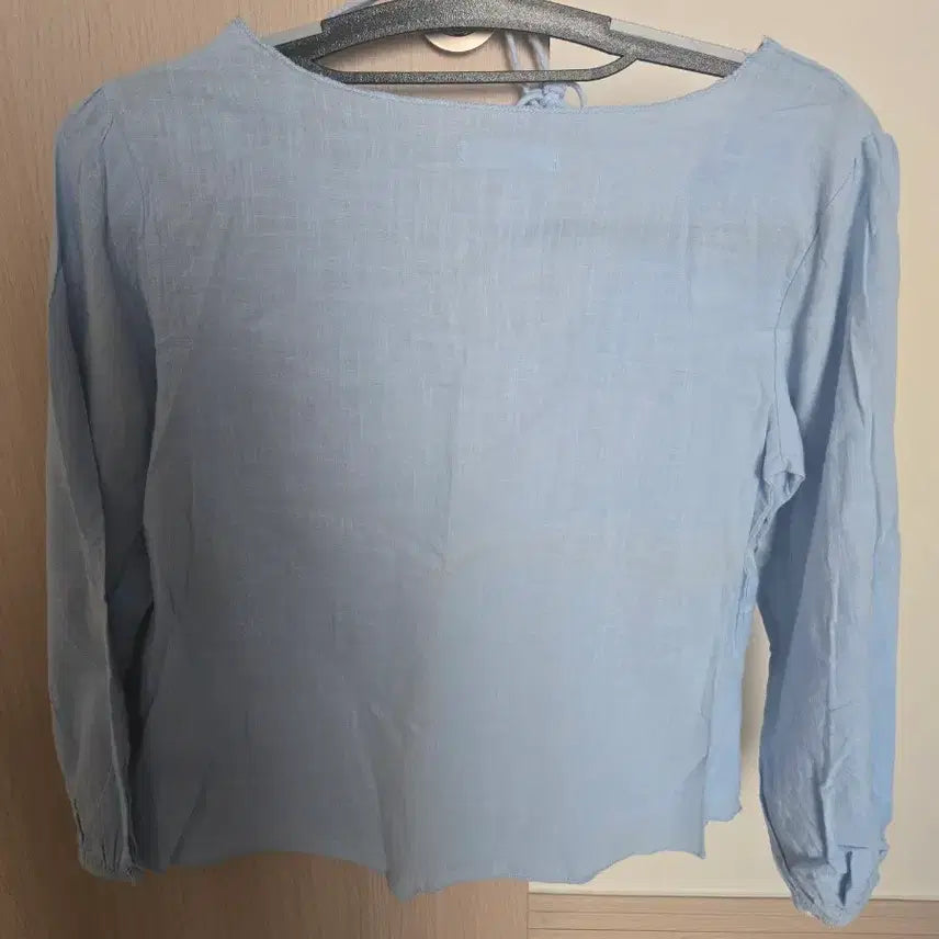 [BUNJANG] Sky Blue V-Neck Long Sleeve Blouse / 하늘색 브이넥 긴팔 블라우스