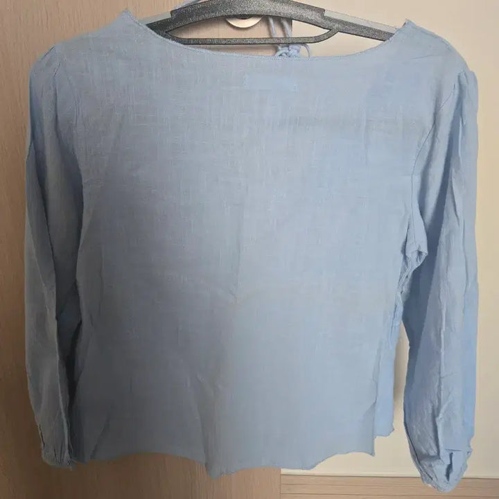 [BUNJANG] Sky Blue V-Neck Long Sleeve Blouse / 하늘색 브이넥 긴팔 블라우스