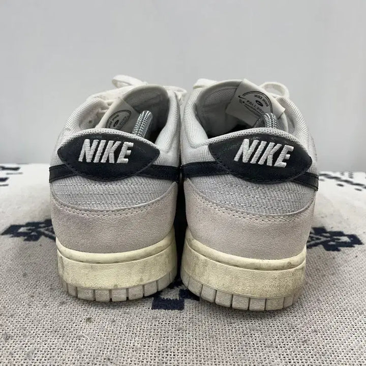 [BUNJANG] Nike Dunk Low SE Photon Dust Sneakers (270) / 나이키 덩크 로우 SE 포톤 더스트 앤 스니커즈 270 E02663